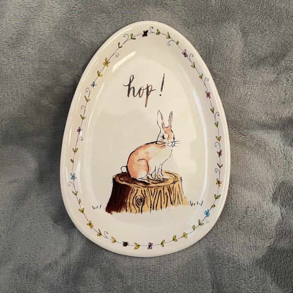 Rae Dunn HOP Easter side plate with two mugs - Picture 5 of 5